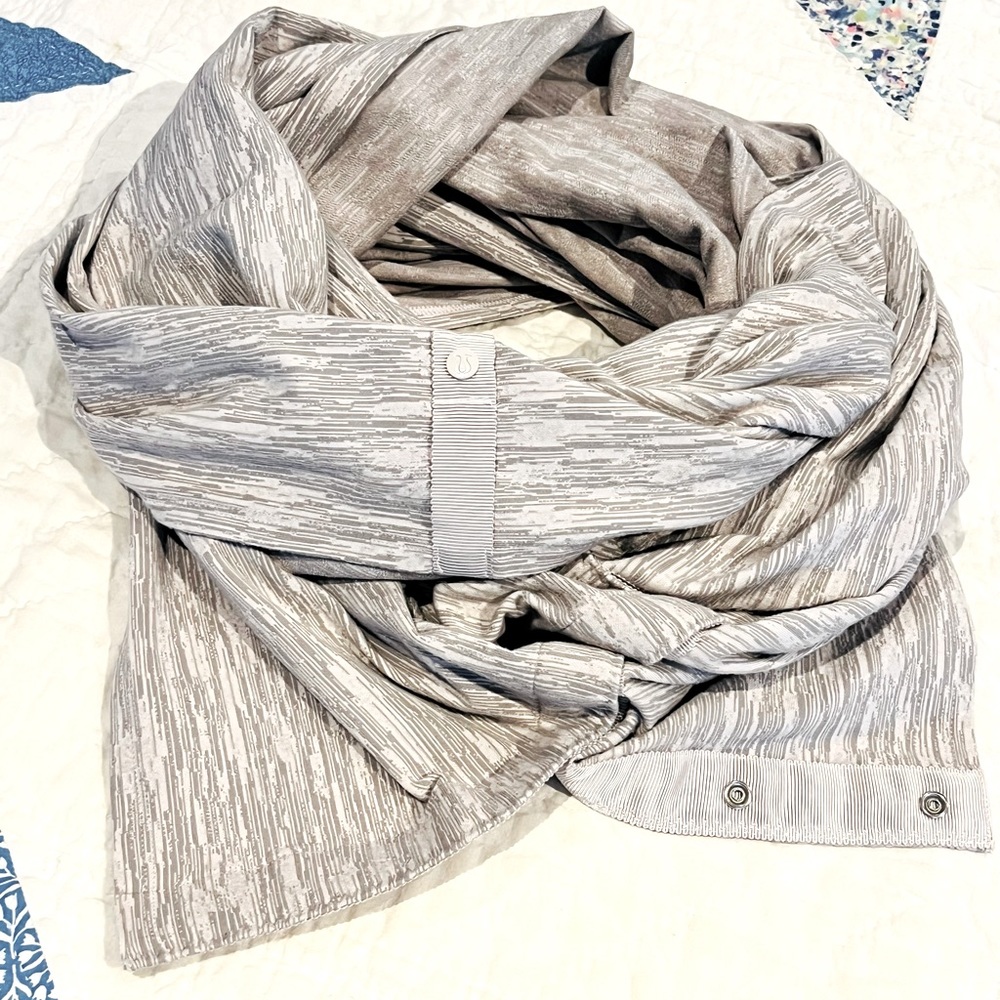 NWOT Lululemon Vinyasa Scarf